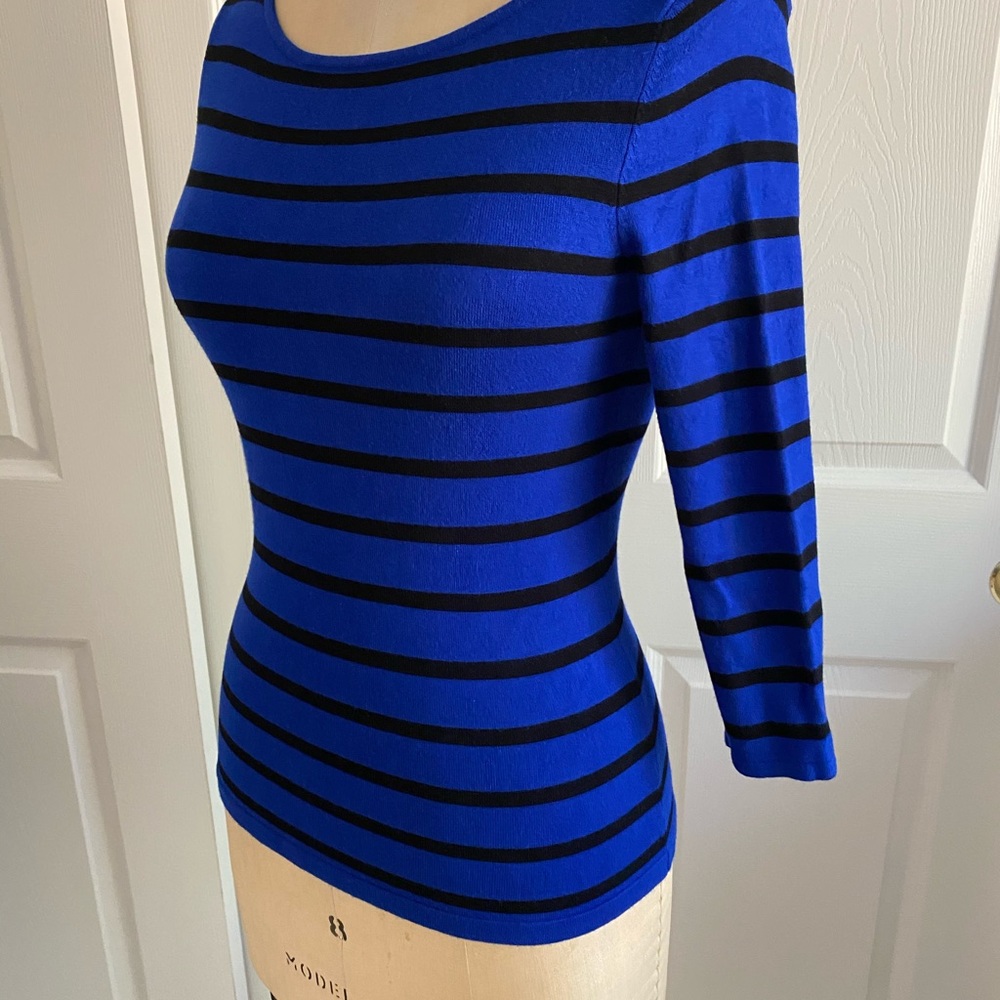 Express Sweater - Picture 2 of 8